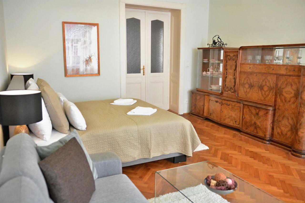 Apartment In The Heart Of プラハ エクステリア 写真
