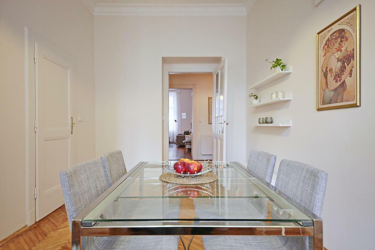 Apartment In The Heart Of プラハ エクステリア 写真