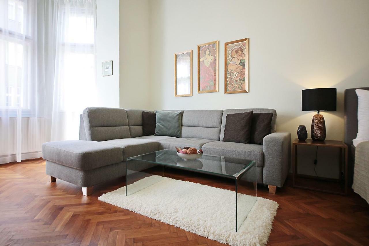 Apartment In The Heart Of プラハ エクステリア 写真