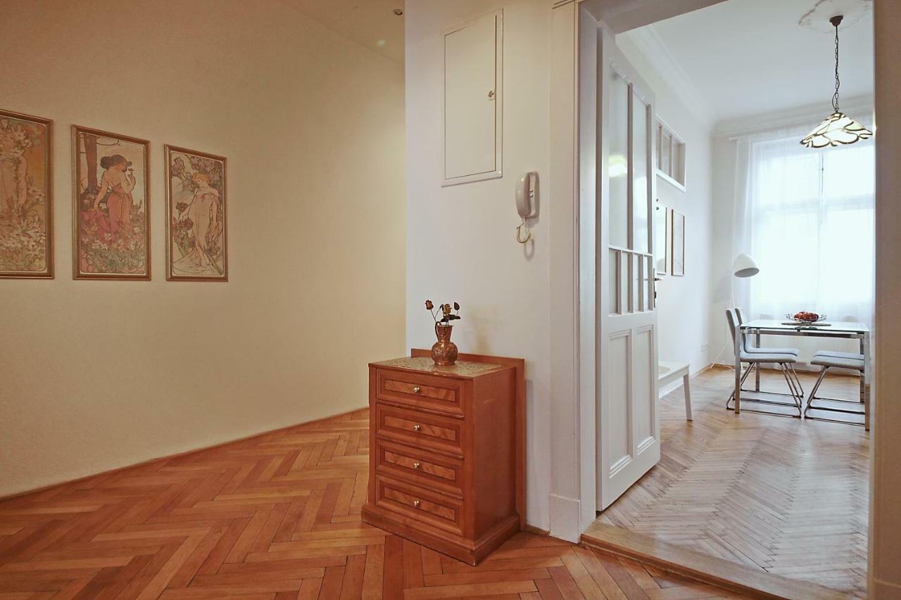 Apartment In The Heart Of プラハ エクステリア 写真