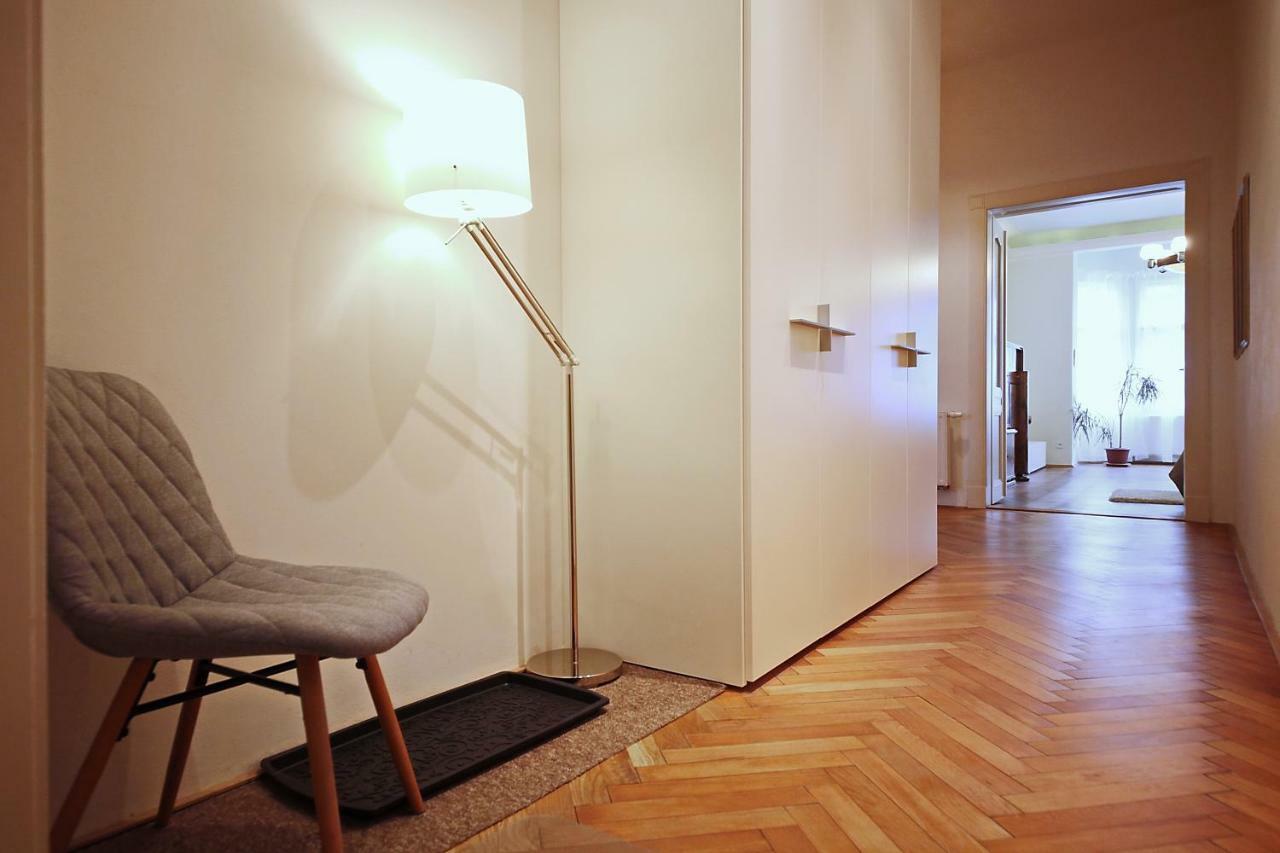 Apartment In The Heart Of プラハ エクステリア 写真
