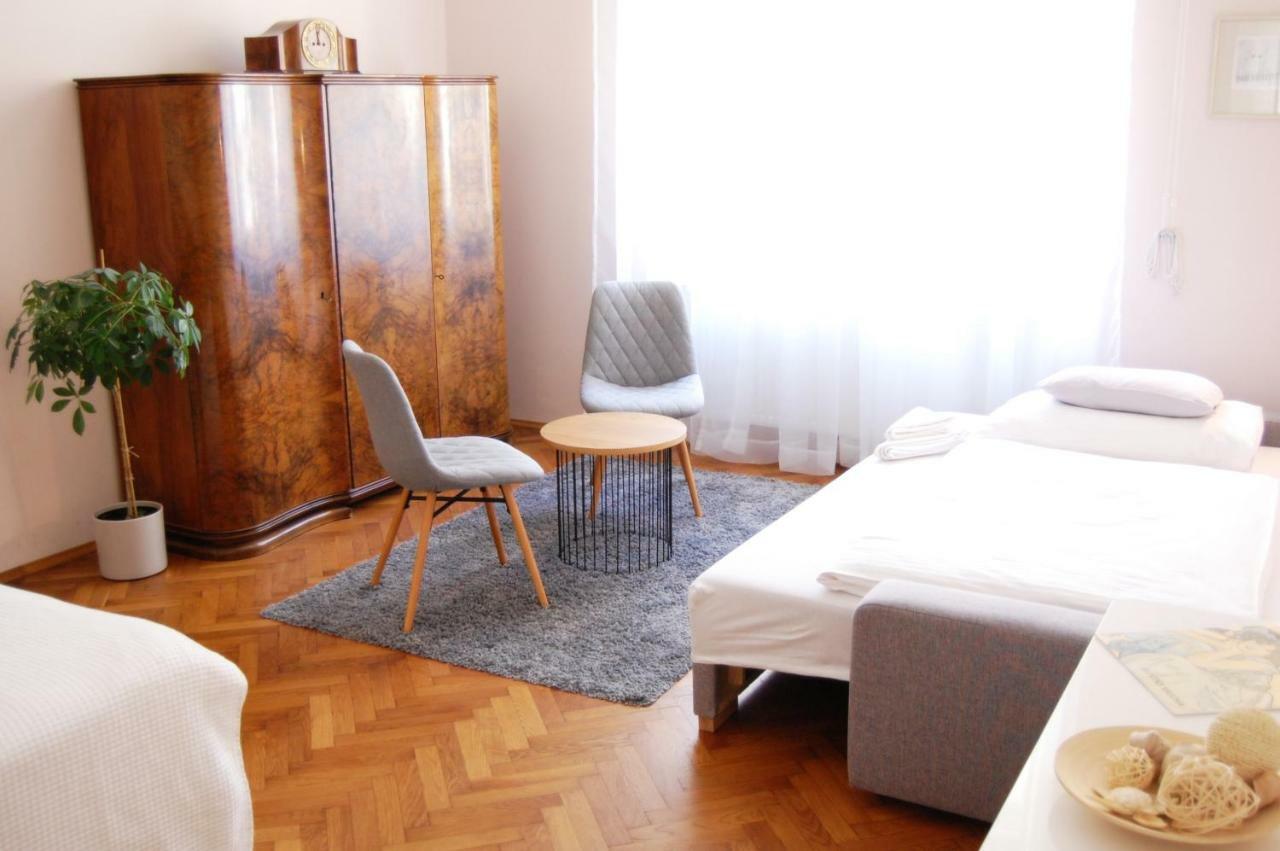 Apartment In The Heart Of プラハ エクステリア 写真